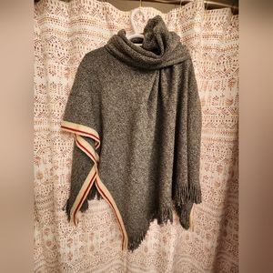 Roots poncho